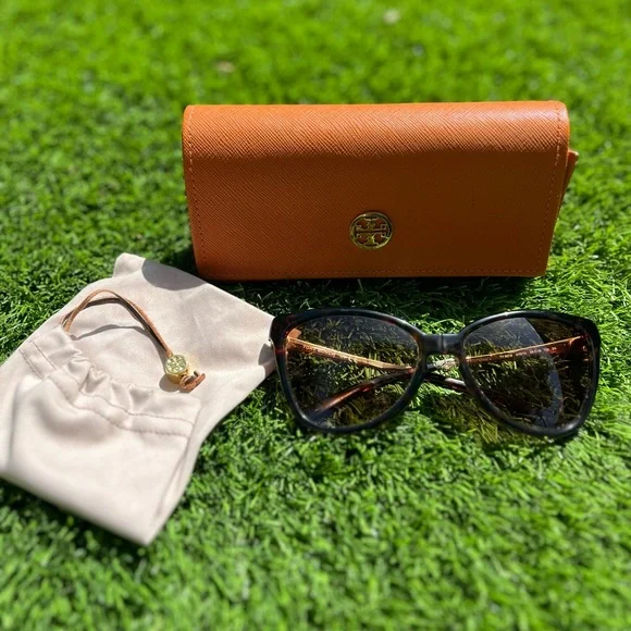 Tory Burch | Accessories | Tory Burch Foldable Sunglasses  display picture 3